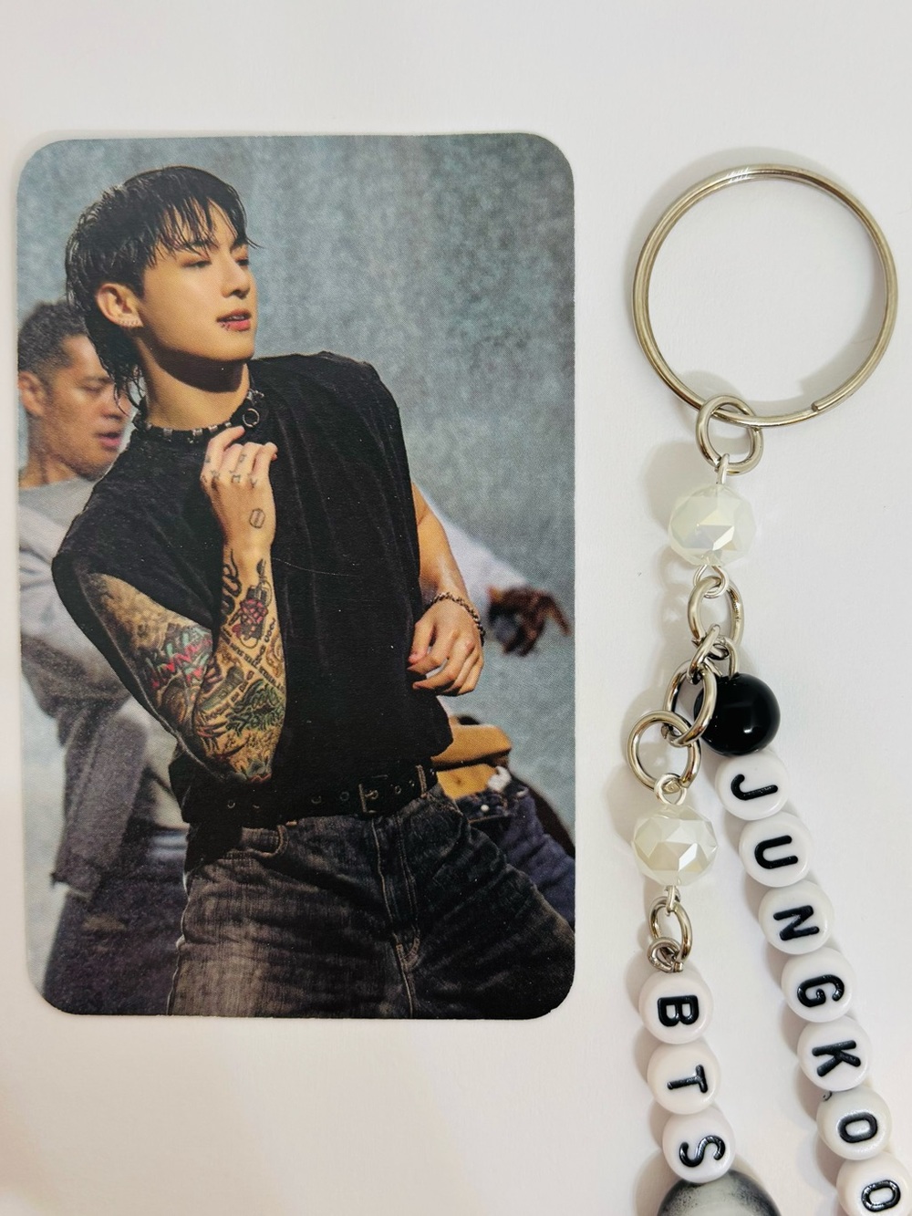 (4pcs) BTS JUNGKOOK KEYCHAIN BRACELET PHOTO CARD BUNDLE - Picture 6 of 8
